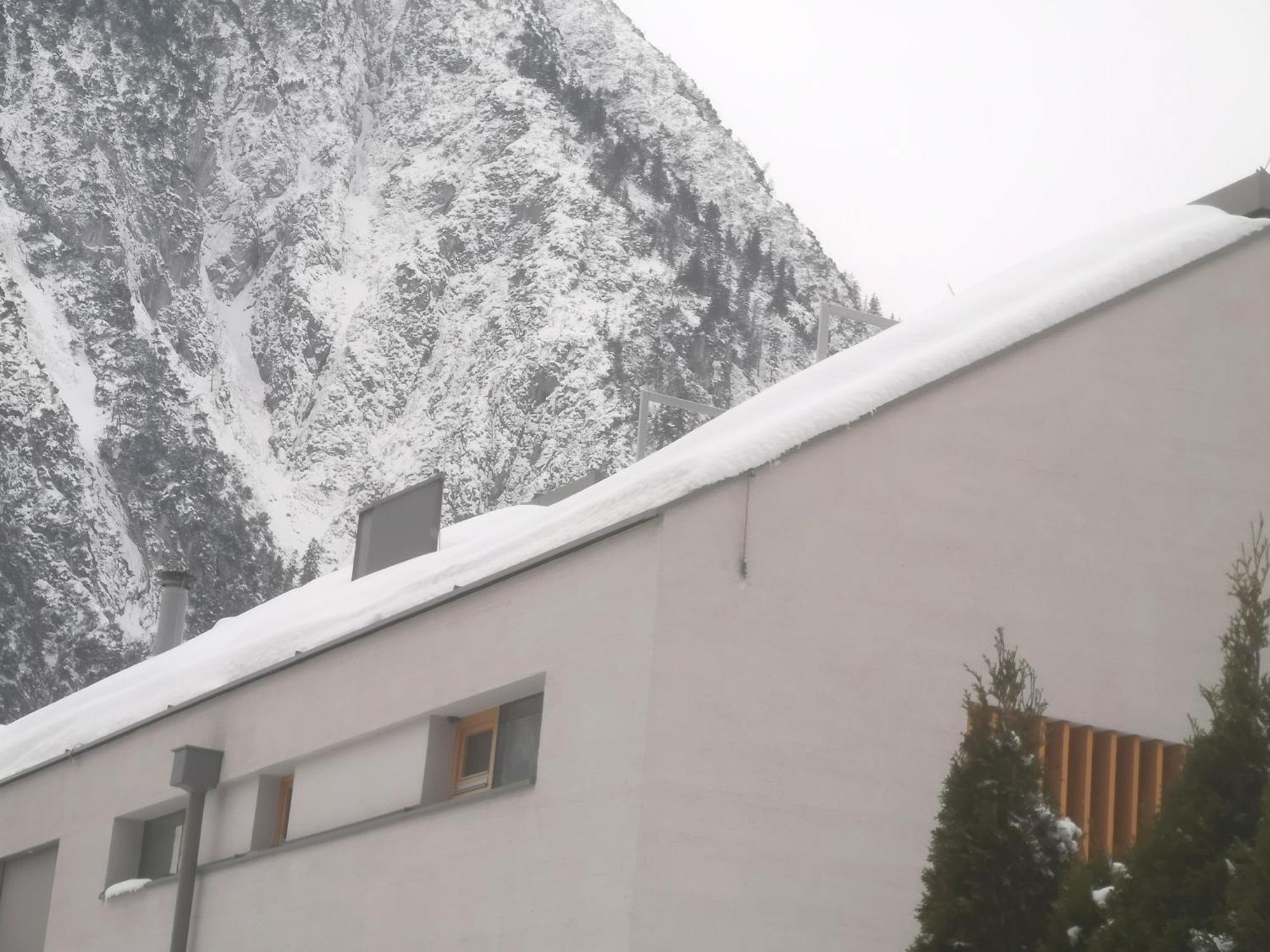 Urban Alpine Penthouse With Lake View Maurach  Extérieur photo